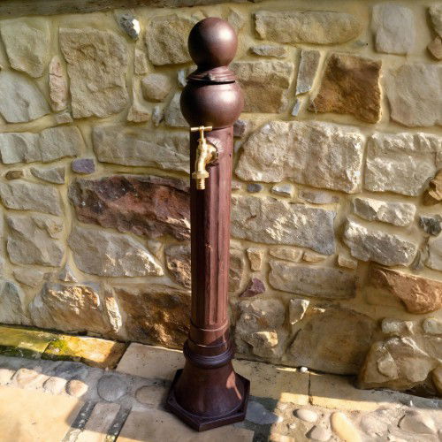 Wasser-Säule+Zapfstelle als Standbrunnen
