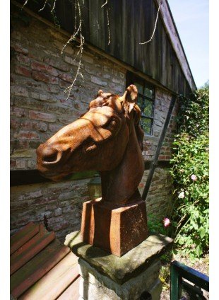 Skulptur Pferdekopf, eindrucksvoll, Lebensgröße, Mauerkrone Pferd Rostoptik