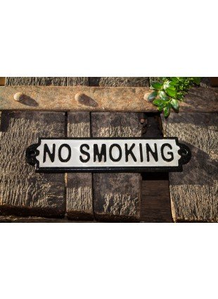 Nostalgisches Schild "No Smoking" aus Gusseisen