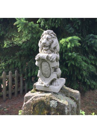 Löwe mit Wappen - Figur Mauerpfeiler Skulpturen Garten Figuren Stein Wappenlöwe