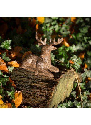 Ruhender Hirsch, aus Gusseisen, Skulptur für Sims und Regal,  Figur als Geschenk